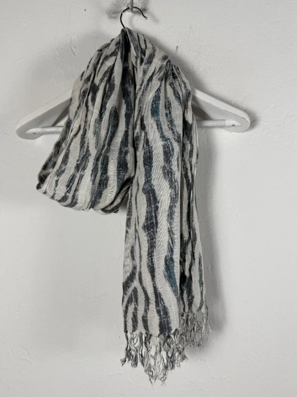 AX Armani Exchange Zebra Print Scarf White Black Fringe One Size 70x28 Boho